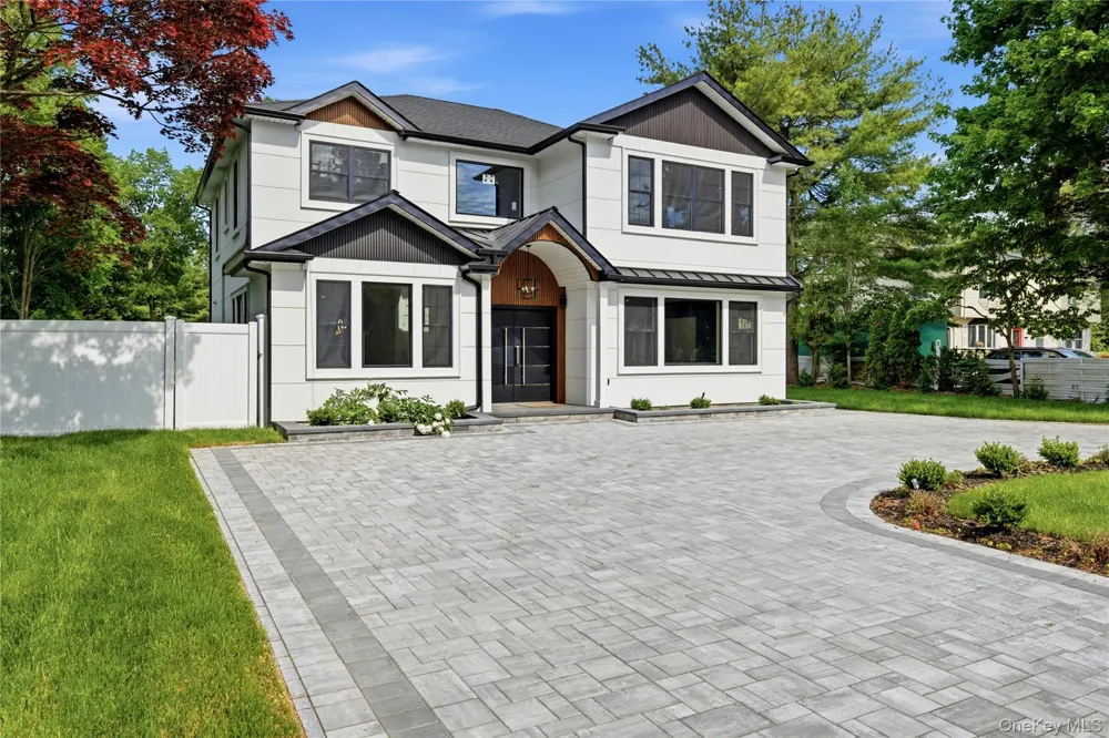 1130 Carlls Straight Path Dix Hills, NY 11746