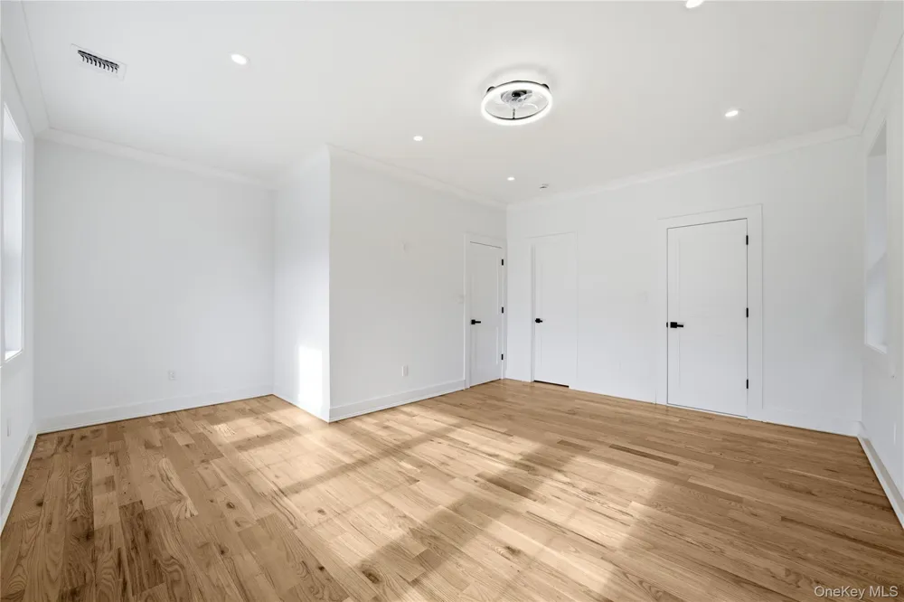 1130 Carlls Straight Path Dix Hills, NY 11746