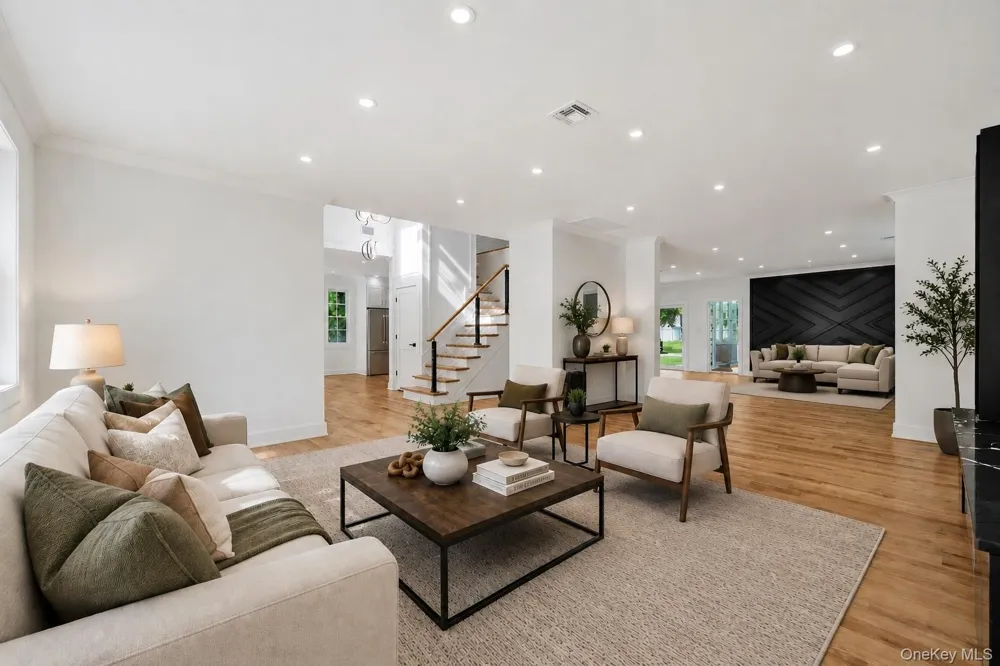 1130 Carlls Straight Path Dix Hills, NY 11746