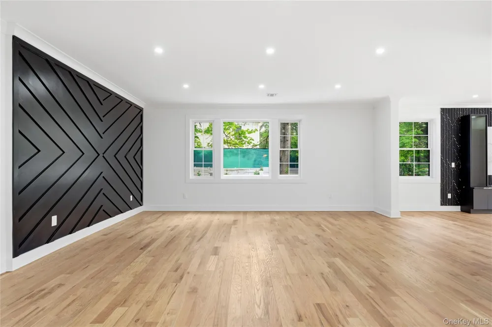 1130 Carlls Straight Path Dix Hills, NY 11746