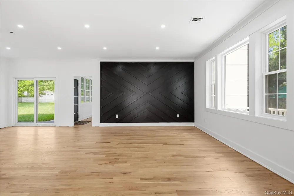 1130 Carlls Straight Path Dix Hills, NY 11746