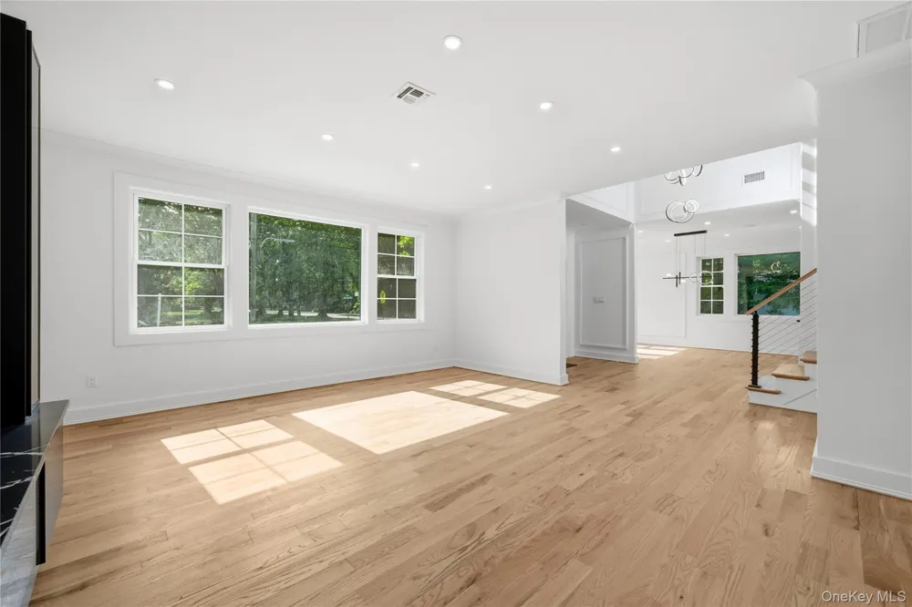 1130 Carlls Straight Path Dix Hills, NY 11746