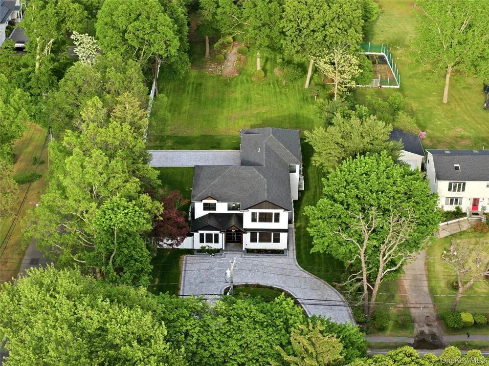 1130 Carlls Straight Path Dix Hills, NY 11746