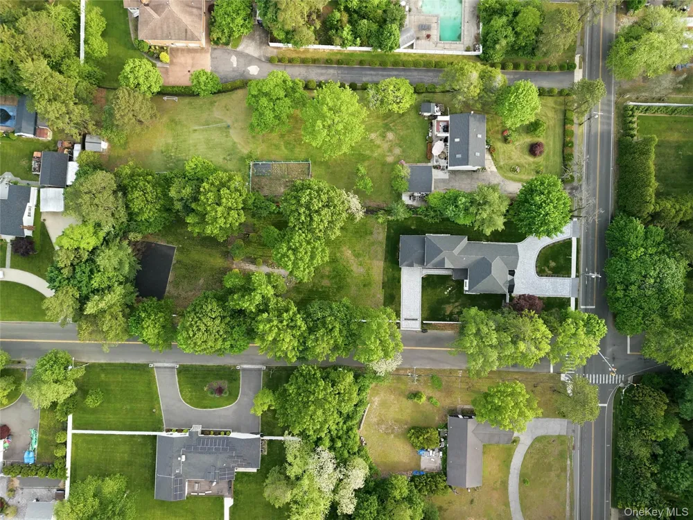 1130 Carlls Straight Path Dix Hills, NY 11746