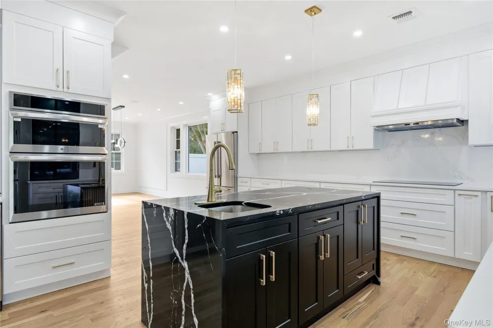 1130 Carlls Straight Path Dix Hills, NY 11746