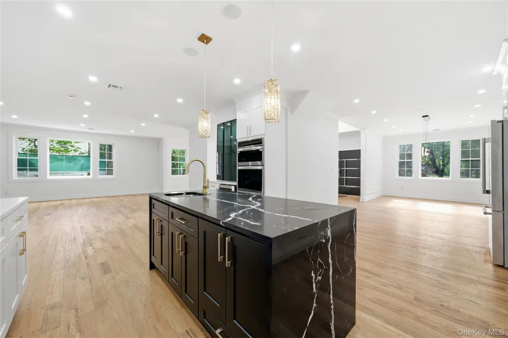 1130 Carlls Straight Path Dix Hills, NY 11746