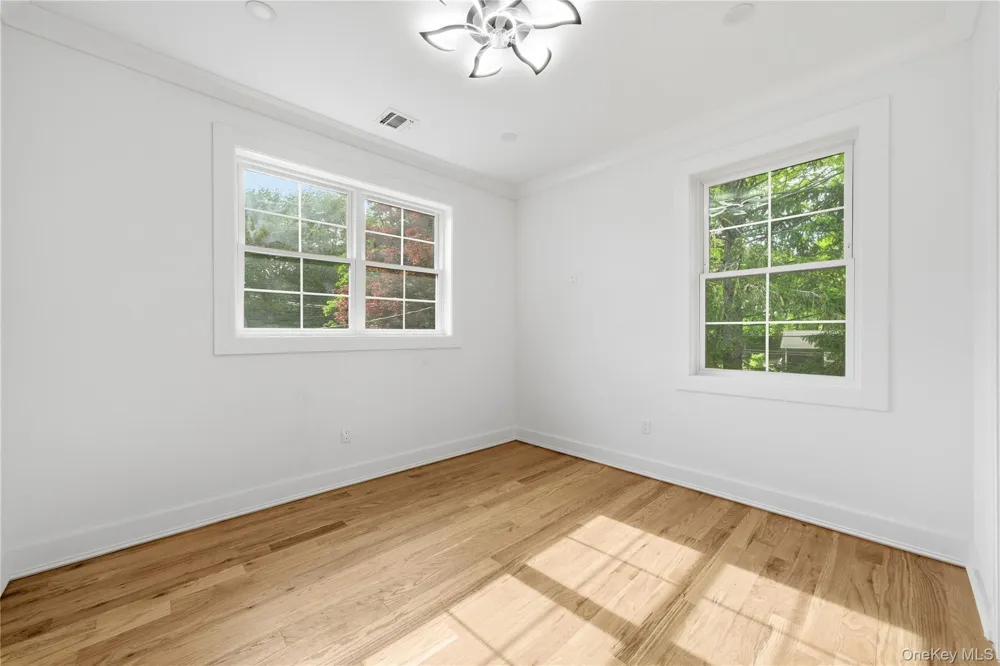 1130 Carlls Straight Path Dix Hills, NY 11746