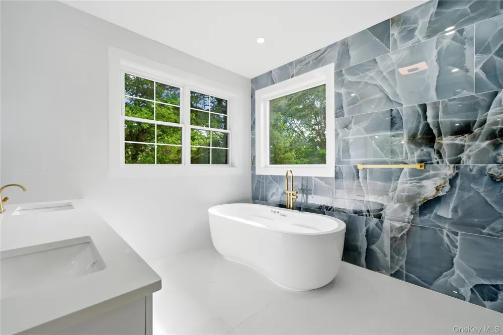 1130 Carlls Straight Path Dix Hills, NY 11746