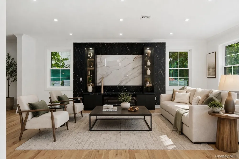 1130 Carlls Straight Path Dix Hills, NY 11746