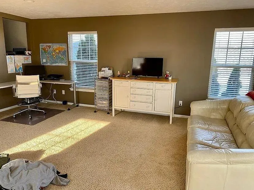 573 Brownstone Street Holland City, MI 49423