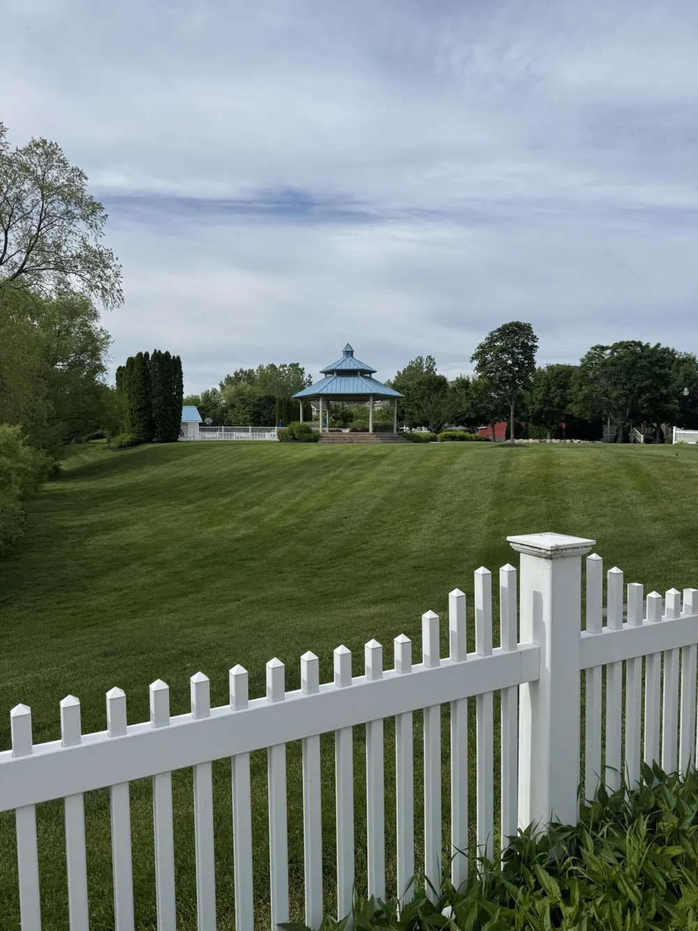 573 Brownstone Street Holland City, MI 49423