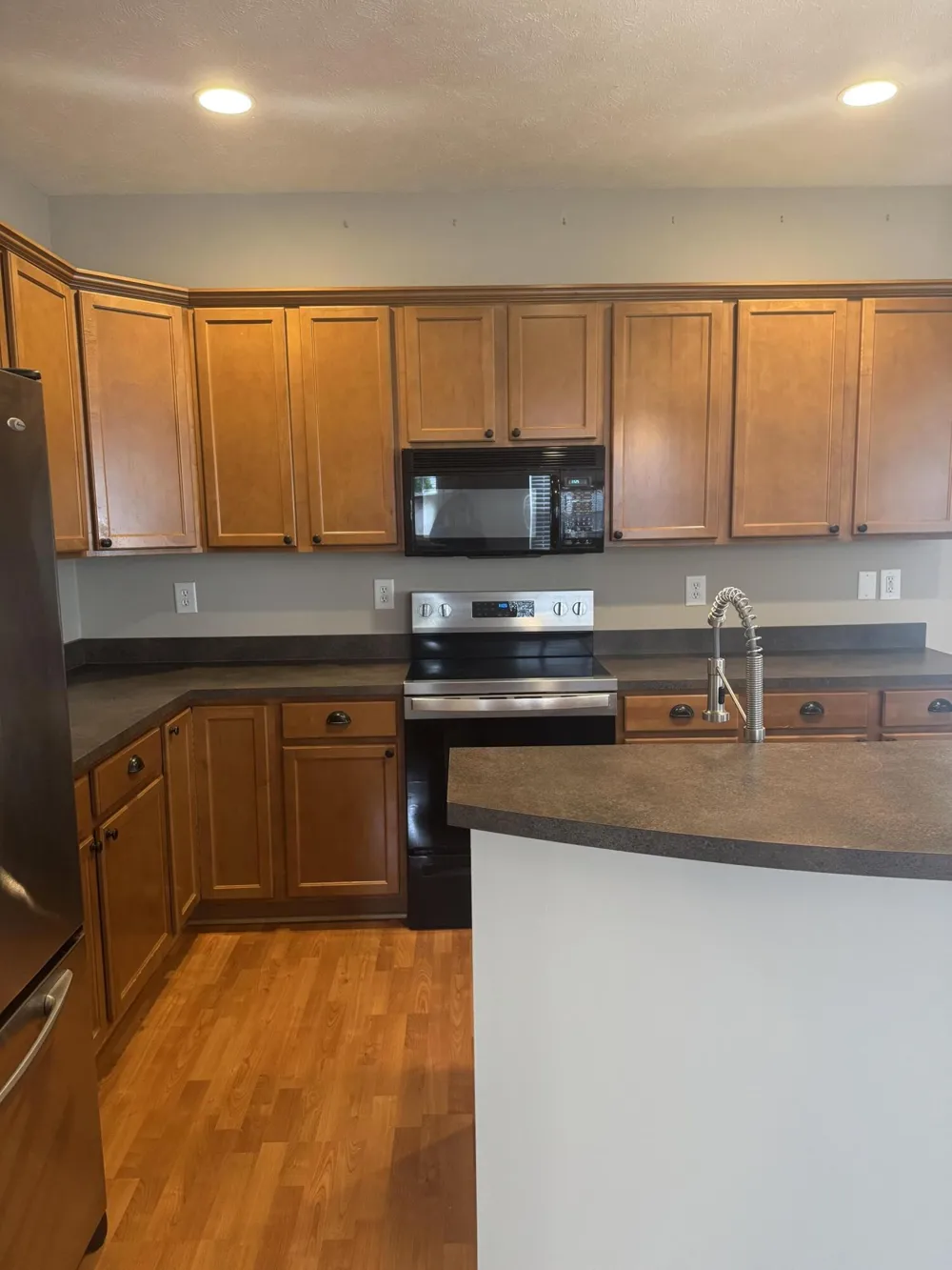 573 Brownstone Street Holland City, MI 49423