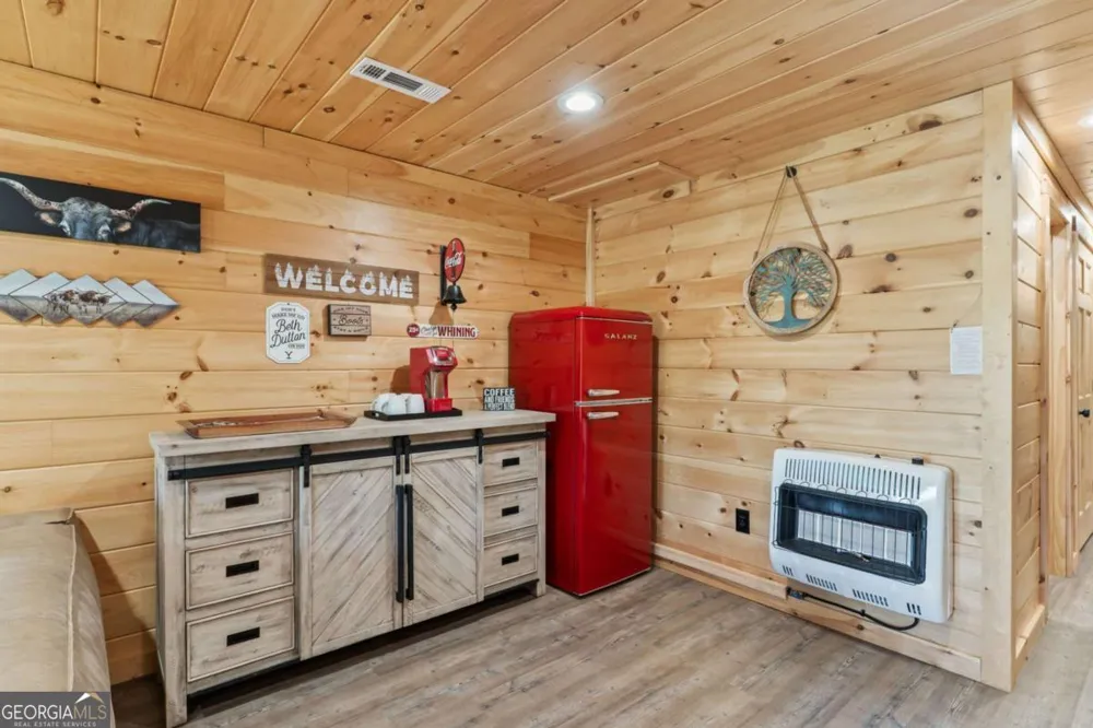 229 Old Mill Pond RD Mineral Bluff, GA 30559