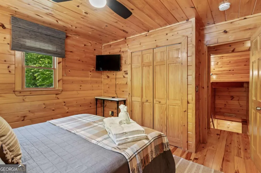 229 Old Mill Pond RD Mineral Bluff, GA 30559