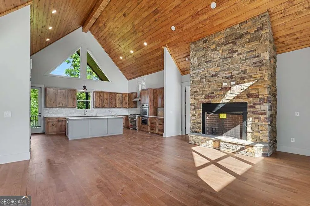 383 Rustic Barn TRL Morganton, GA 30560