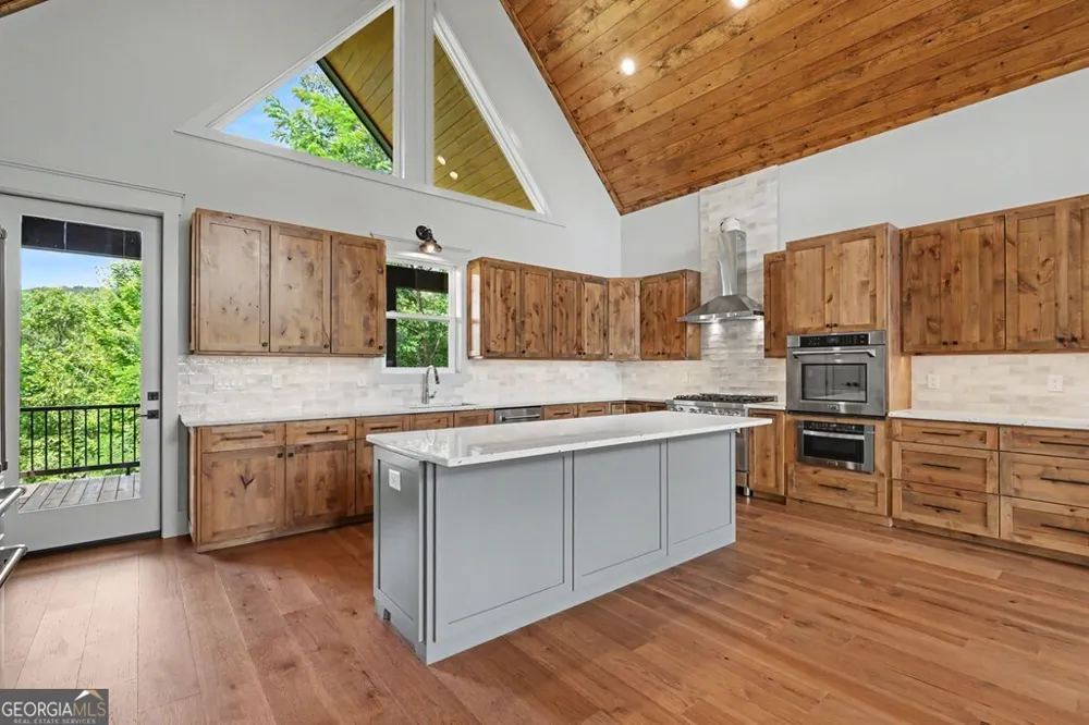 383 Rustic Barn TRL Morganton, GA 30560