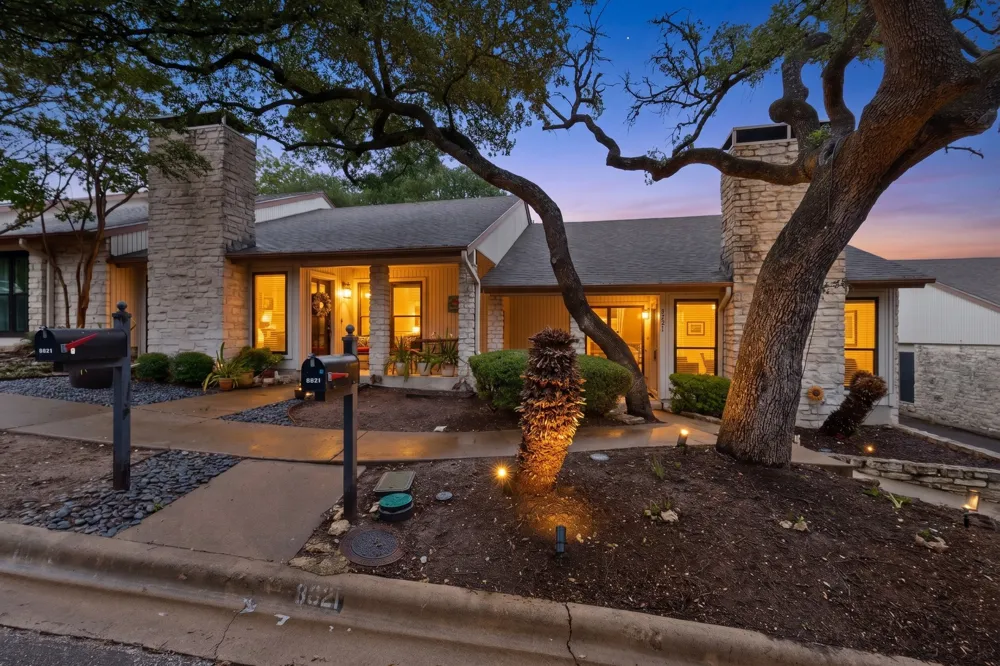 8821 Honeysuckle Trail W