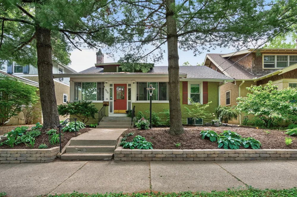 909 W 44th Street