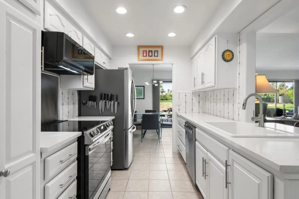 68482 Calle Toledo Cathedral City, CA 92234