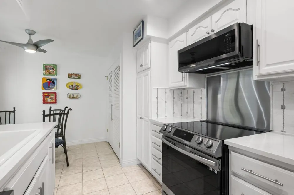 68482 Calle Toledo Cathedral City, CA 92234
