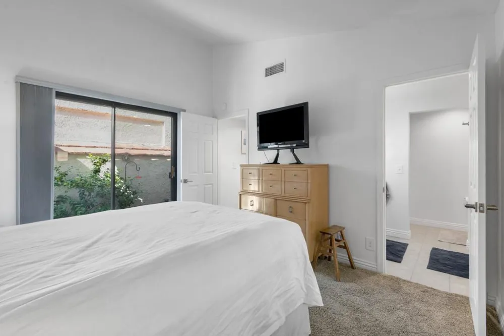 68482 Calle Toledo Cathedral City, CA 92234