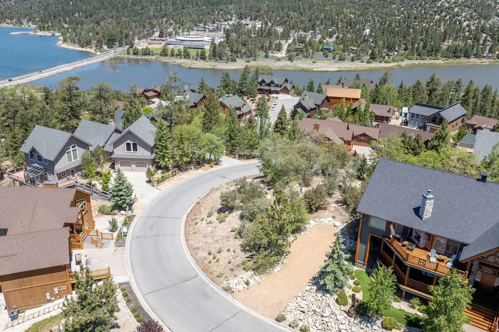 42315 Golden Oak Big Bear Lake, CA 92315