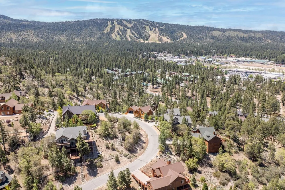 42315 Golden Oak Big Bear Lake, CA 92315