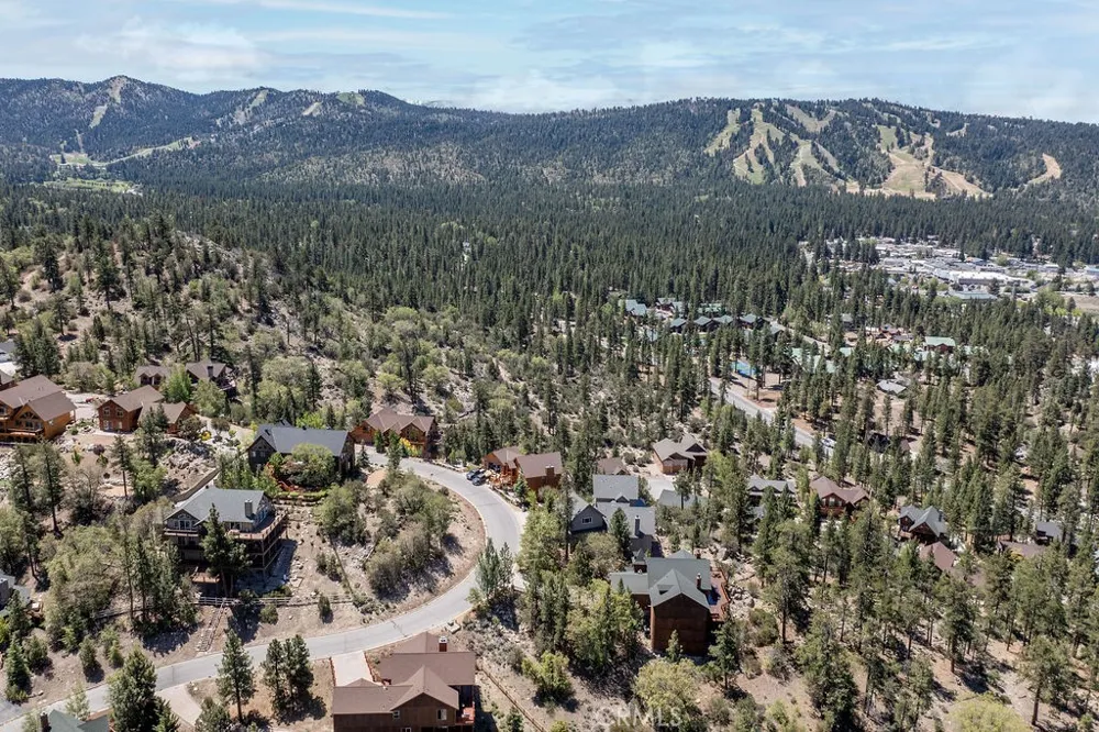 42315 Golden Oak Big Bear Lake, CA 92315