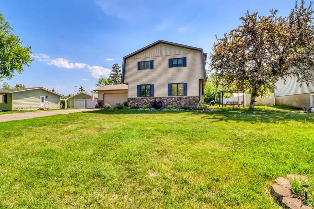 1315 Loring Avenue Detroit Lakes, MN 56501
