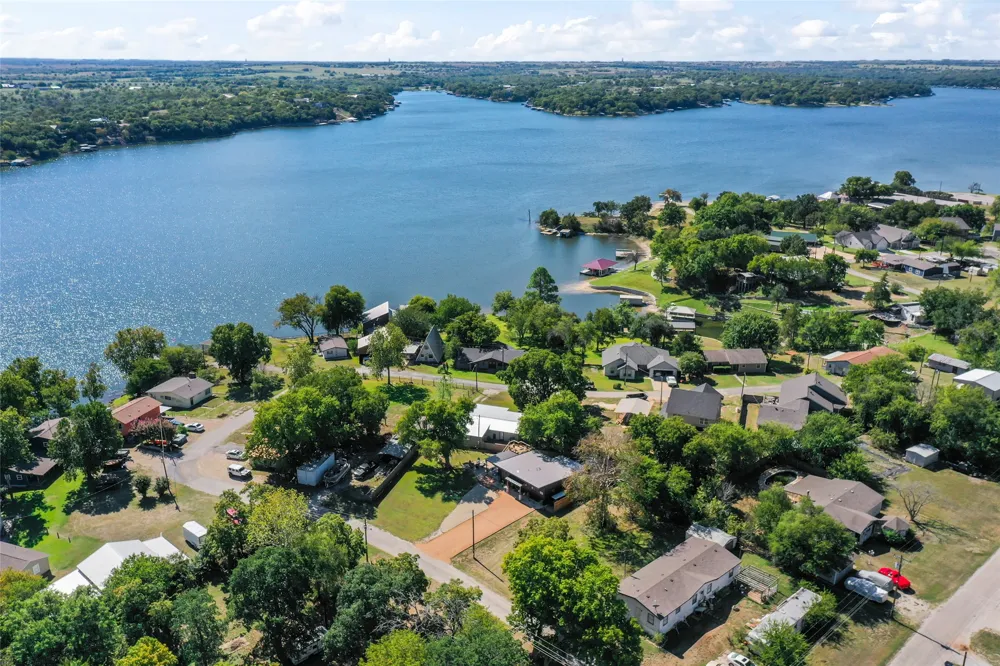 118 Bayside Circle Gainesville, TX 76240