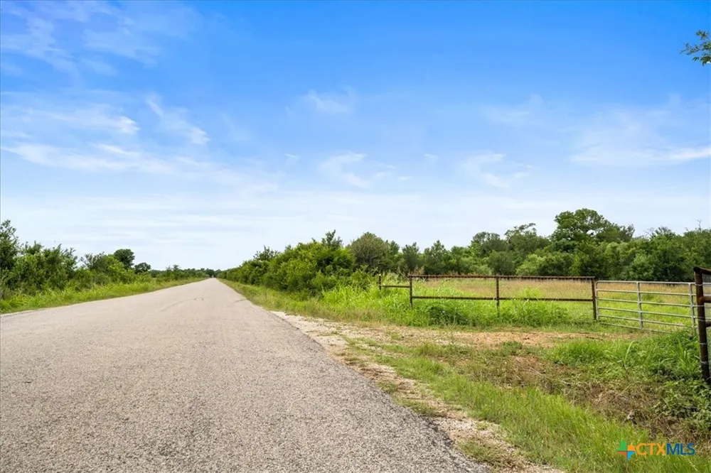 288 Charcoal Road Waelder, TX 78959