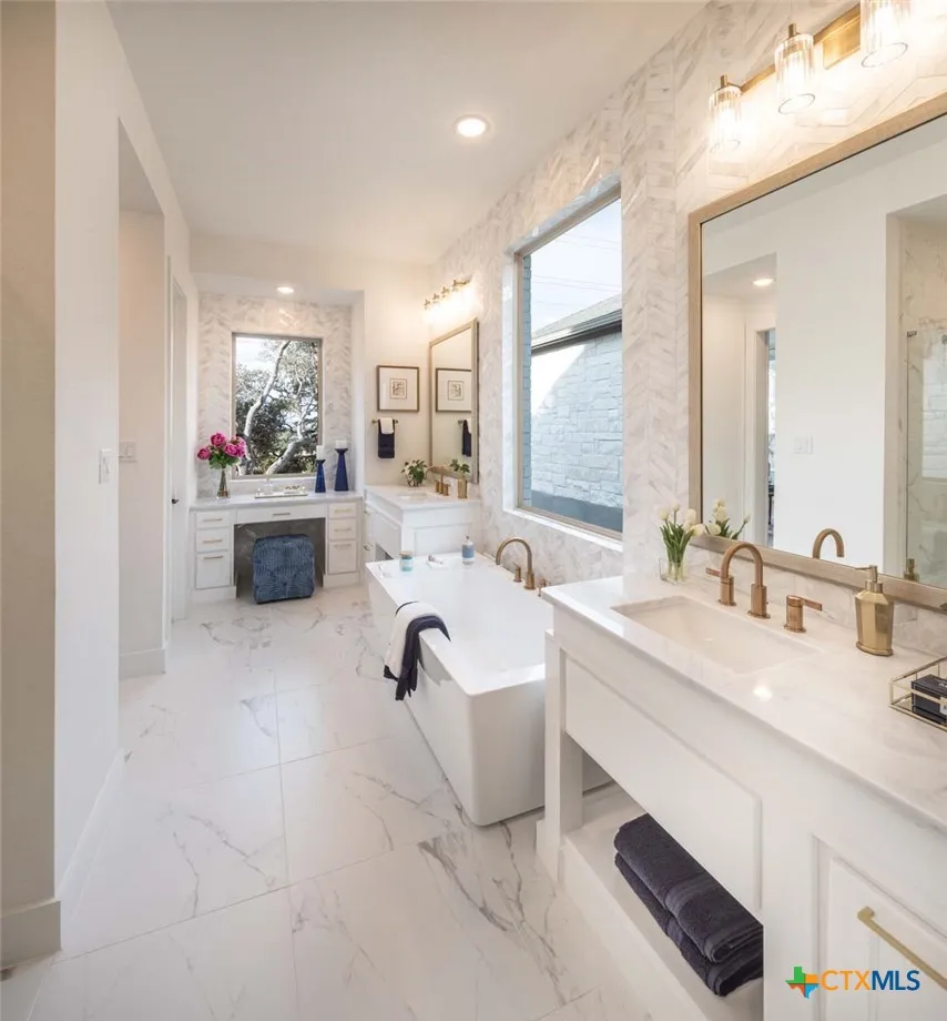 210 Navarro Boerne, TX 78006