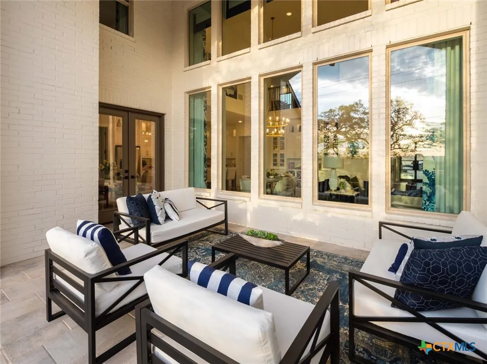 210 Navarro Boerne, TX 78006