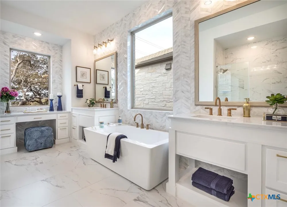 210 Navarro Boerne, TX 78006