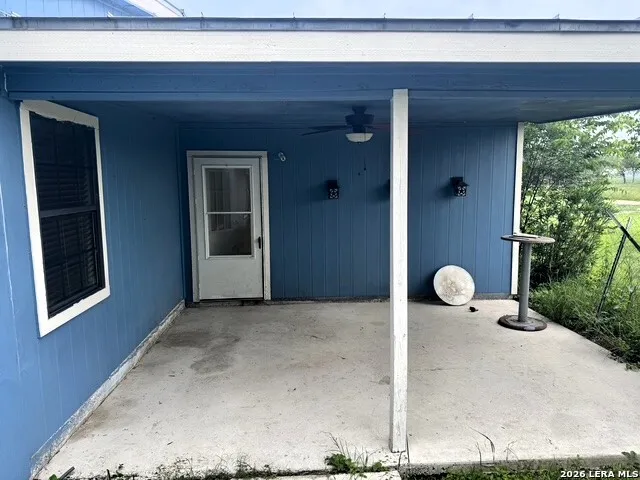 1093 E County Road 5718 Natalia, TX 78059