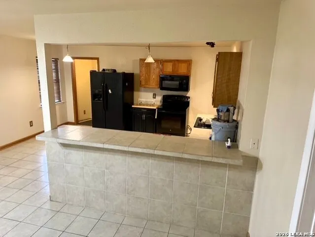 1093 E County Road 5718 Natalia, TX 78059