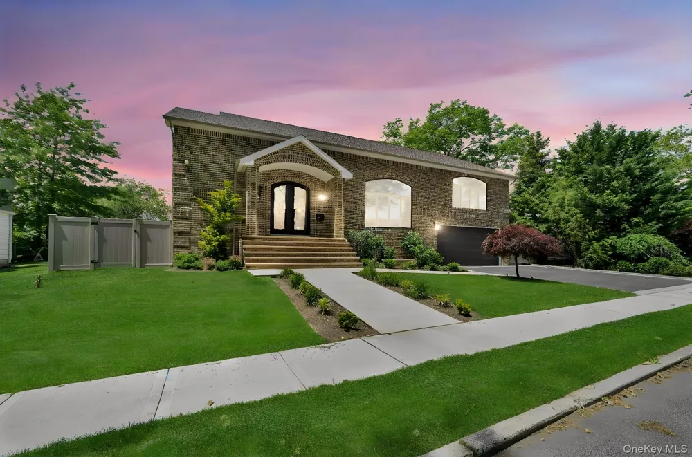 783 Oakleigh Road North Woodmere, NY 11581