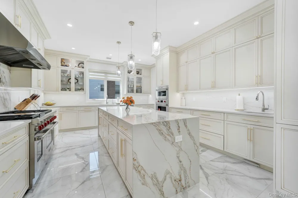 783 Oakleigh Road North Woodmere, NY 11581