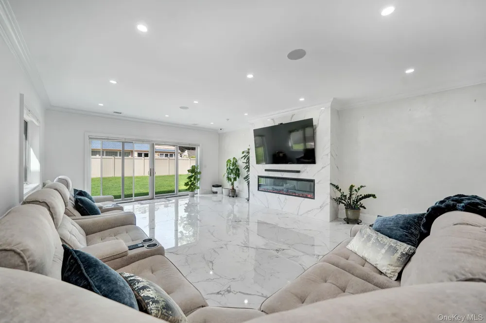 783 Oakleigh Road North Woodmere, NY 11581
