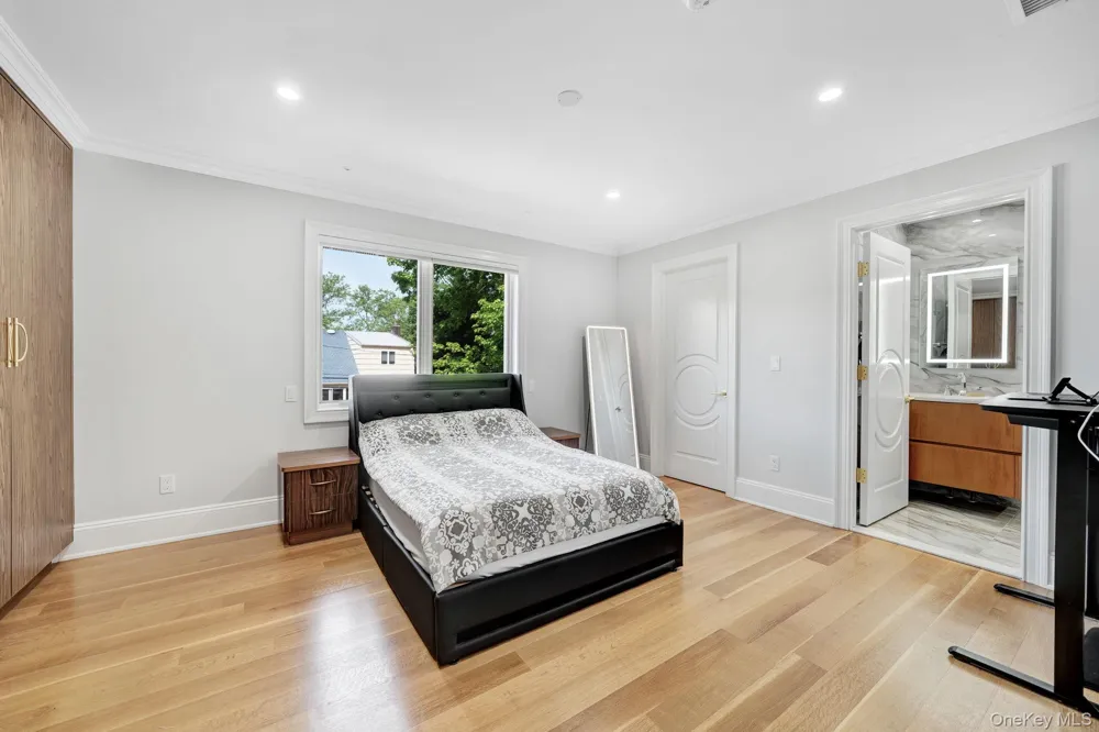 783 Oakleigh Road North Woodmere, NY 11581