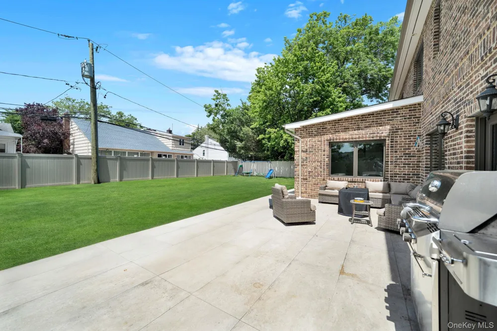 783 Oakleigh Road North Woodmere, NY 11581