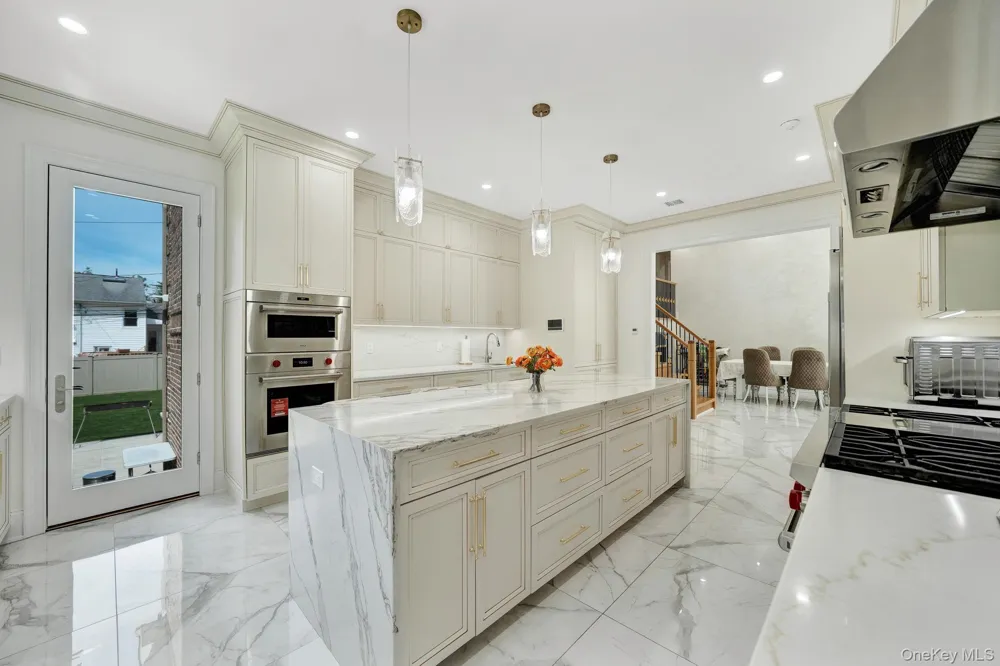 783 Oakleigh Road North Woodmere, NY 11581