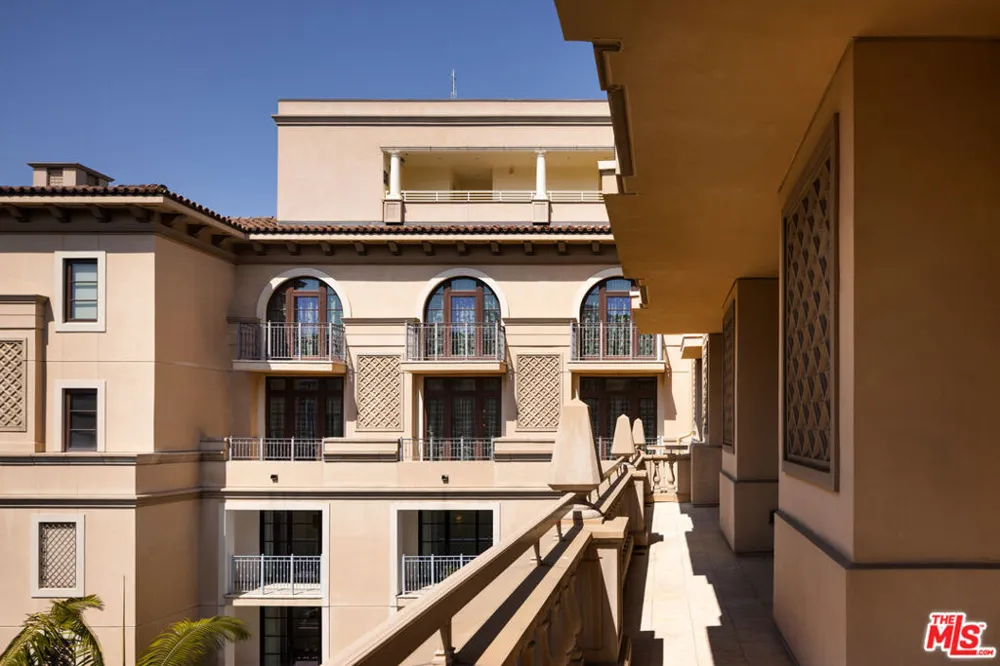 225 Canon Drive #7D Beverly Hills, CA 90210