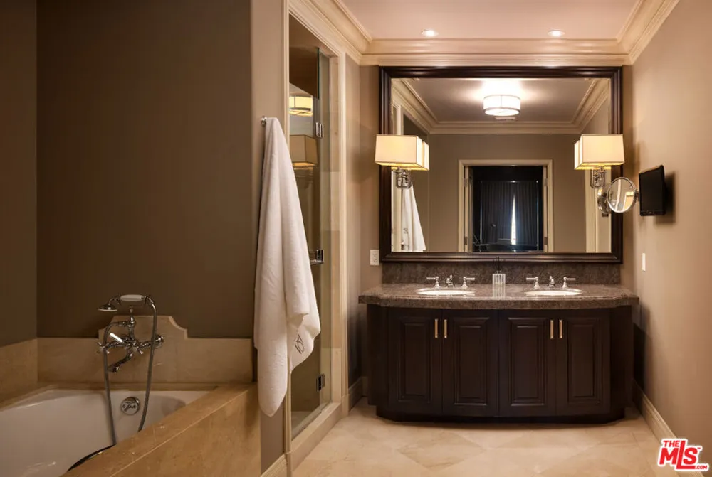 225 Canon Drive #7D Beverly Hills, CA 90210