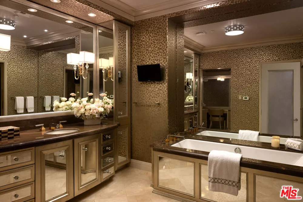 225 Canon Drive #7D Beverly Hills, CA 90210