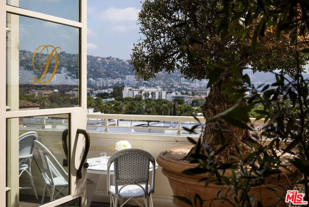 225 Canon Drive #7D Beverly Hills, CA 90210