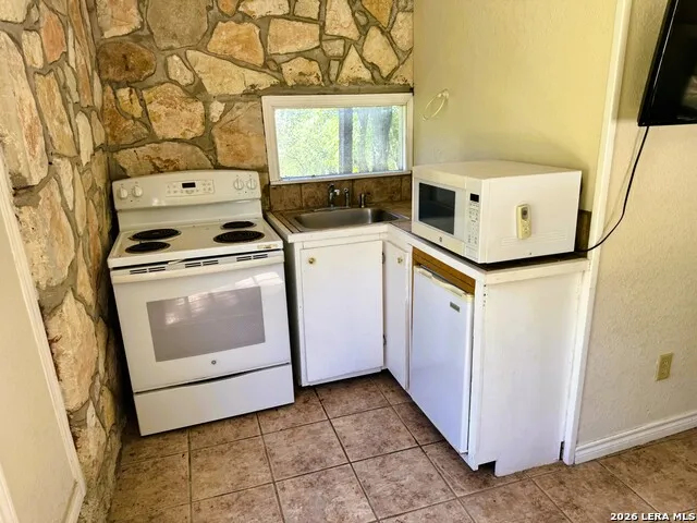 330 PRIVATE ROAD 2610 Mico, TX 78056