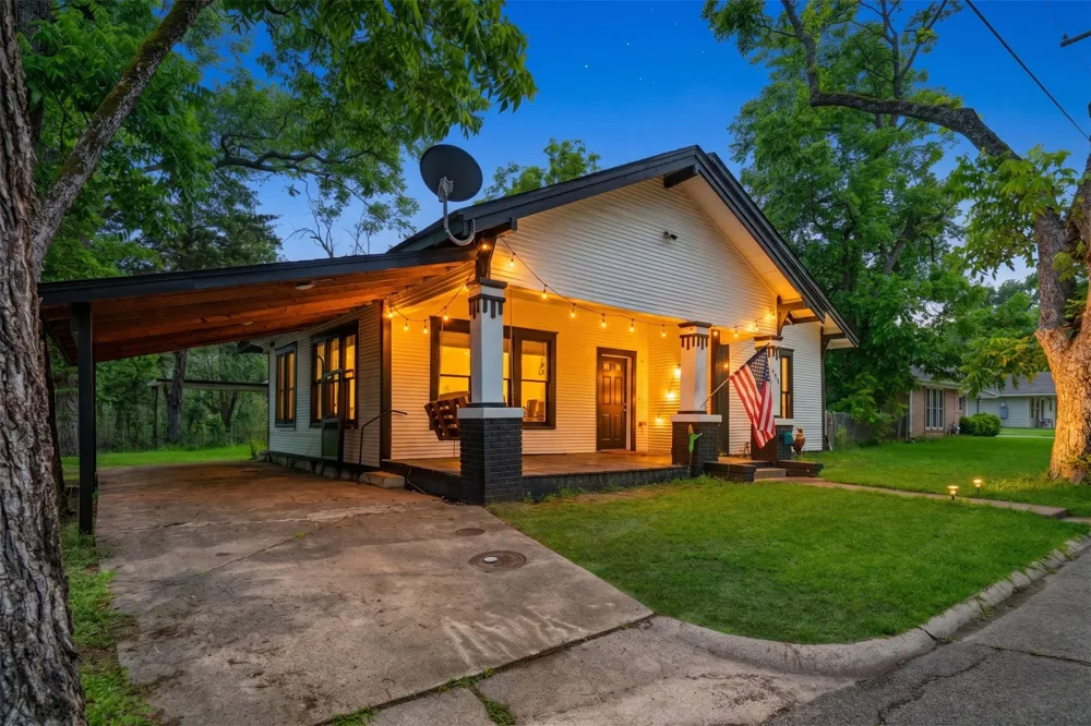 403 Monroe Deport, TX 75434