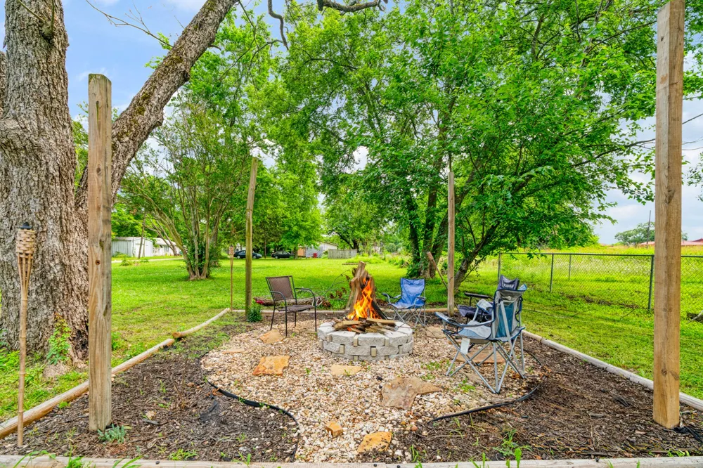 403 Monroe Deport, TX 75434