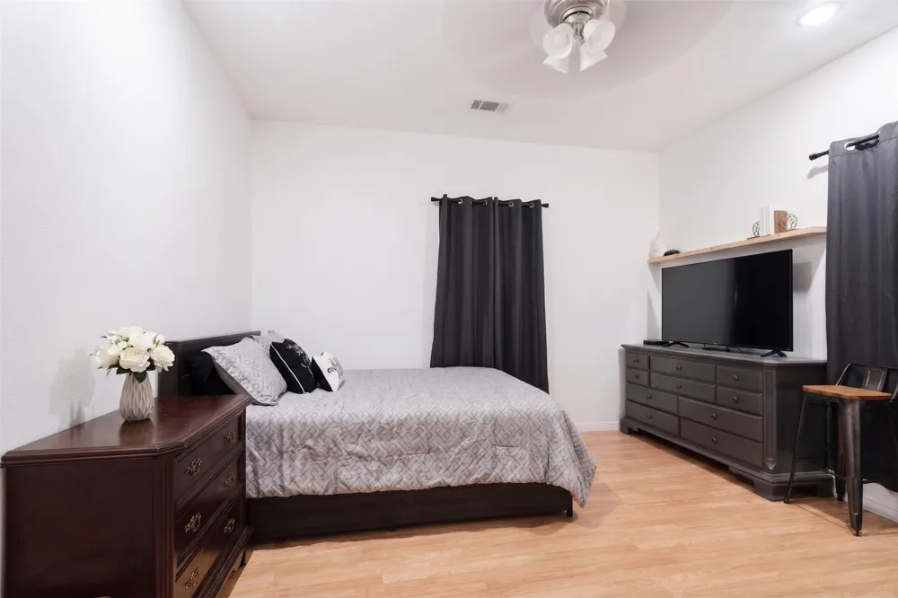 403 Monroe Deport, TX 75434